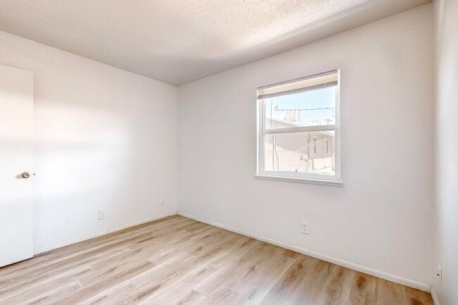 Building Photo - Cozy 3 Bedroom 1.5 Bathroom In NW Albuquer...