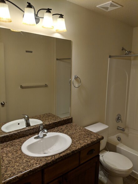 Building Photo - 116 E Resaca Dr