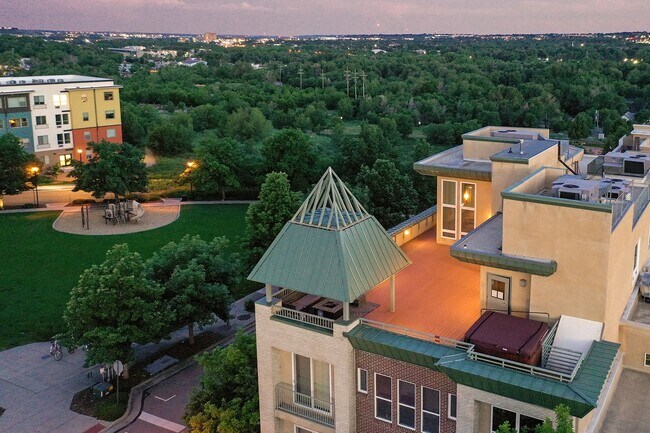 Building Photo - 287 E Fountain Blvd