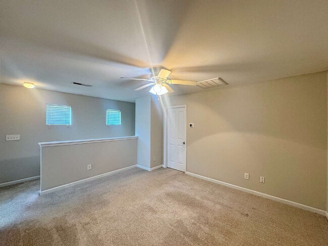 Building Photo - Spacious Three Bedroom Home in Churchill N...