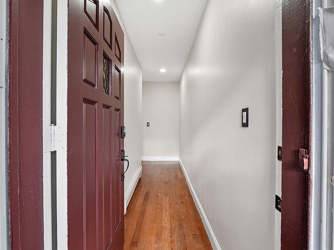 Building Photo - 3-Bedroom Gem with Modern Comfort in Bayonne – 1300 Sq. Ft. of Urban Living!"