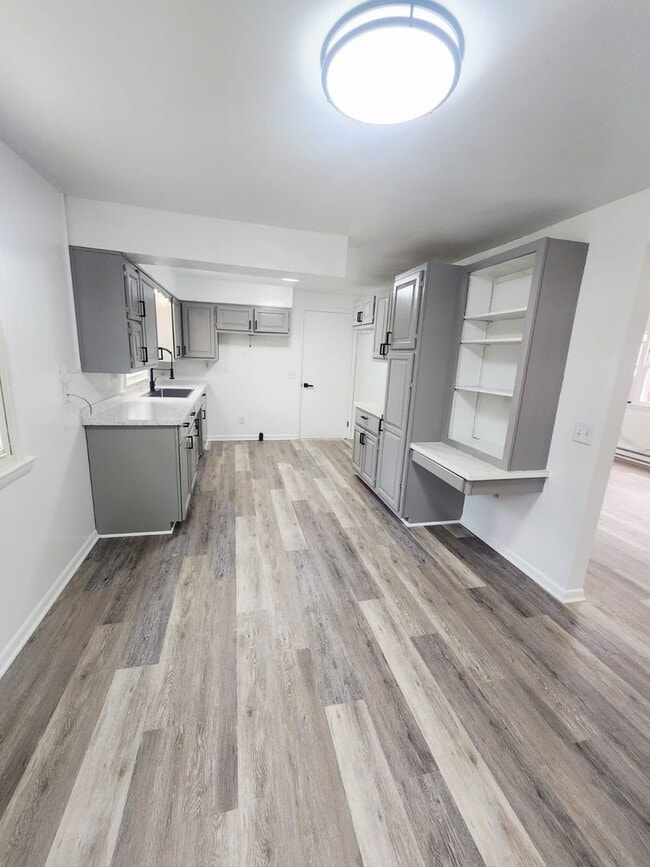 Building Photo - Fresh & Spacious 3BR/1BA – $1,395 – Move-I...