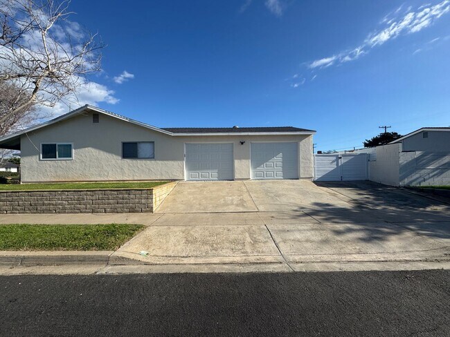 Building Photo - 3BD/2BA HOME AVAILABLE IN NORTH CLAIREMONT ONLY $4,195!