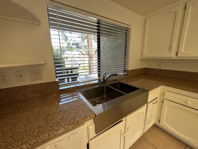Building Photo - 26626 Guadiana