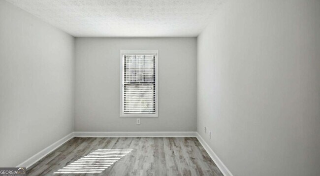 Building Photo - 100 Pinhurst Dr