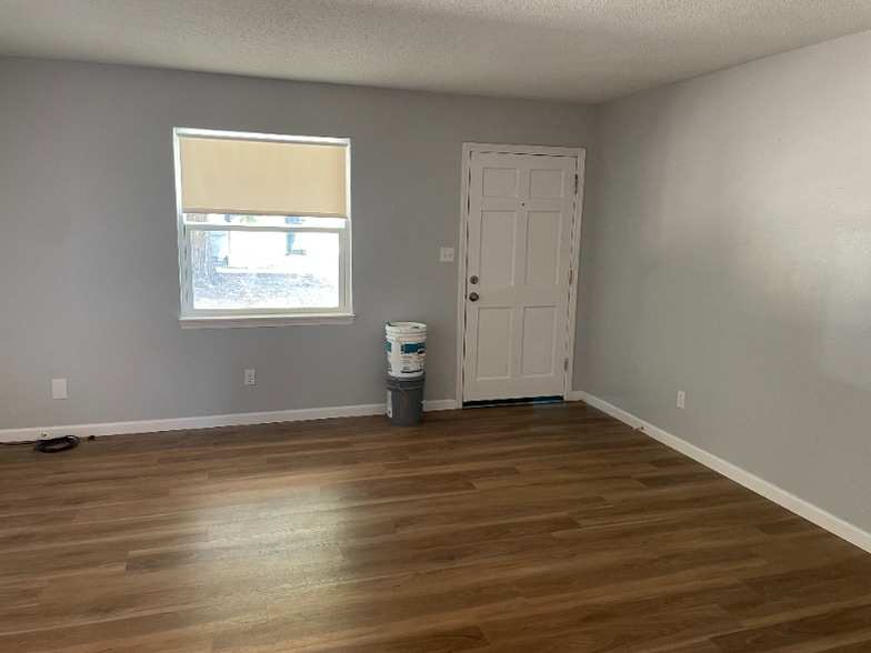 Building Photo - 4812 Tradewinds Dr