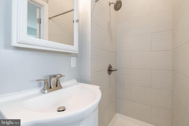 Building Photo - 1517 W Seybert St