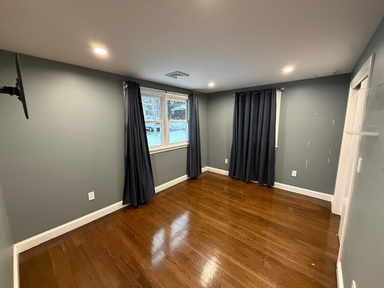 Building Photo - 57 Grant St