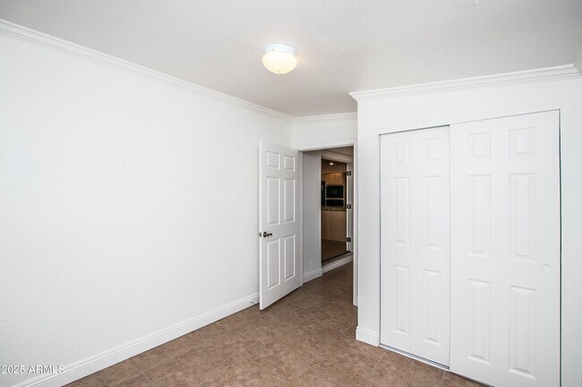 Building Photo - 1905 S Old Greenfield Rd