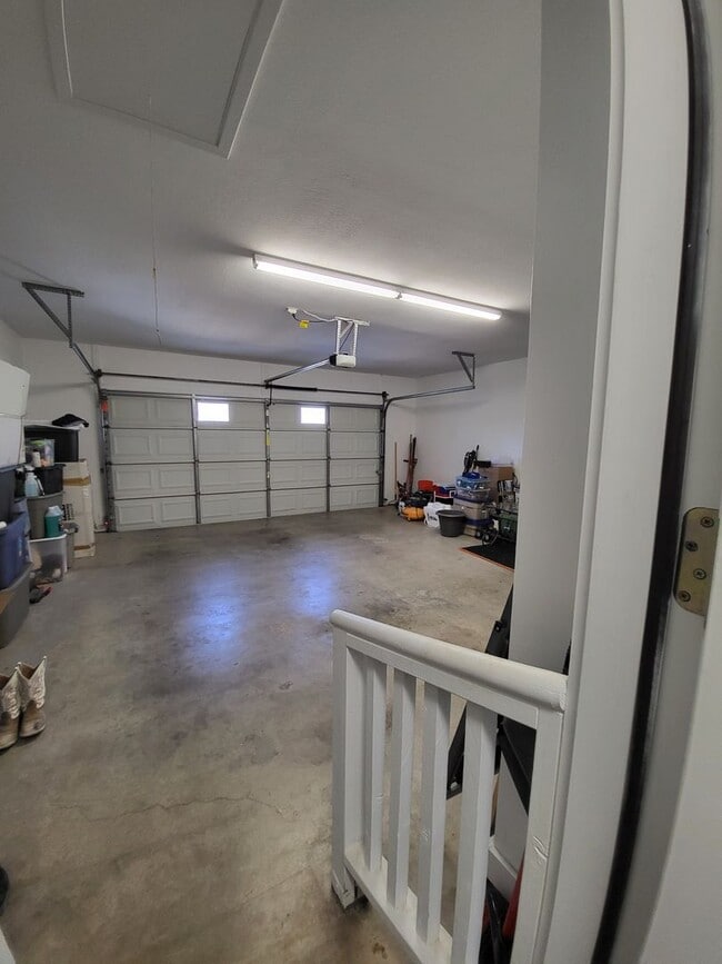 Building Photo - FOR LEASE!!