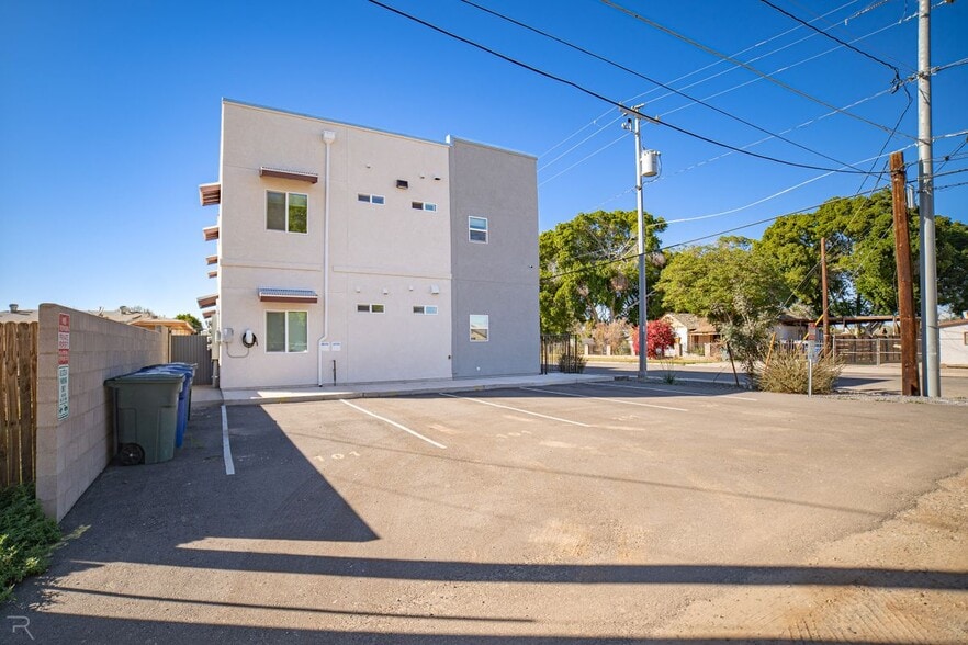 Building Photo - 195 N 17th Ave