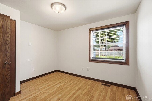 Building Photo - 27 Laurelgrove Dr