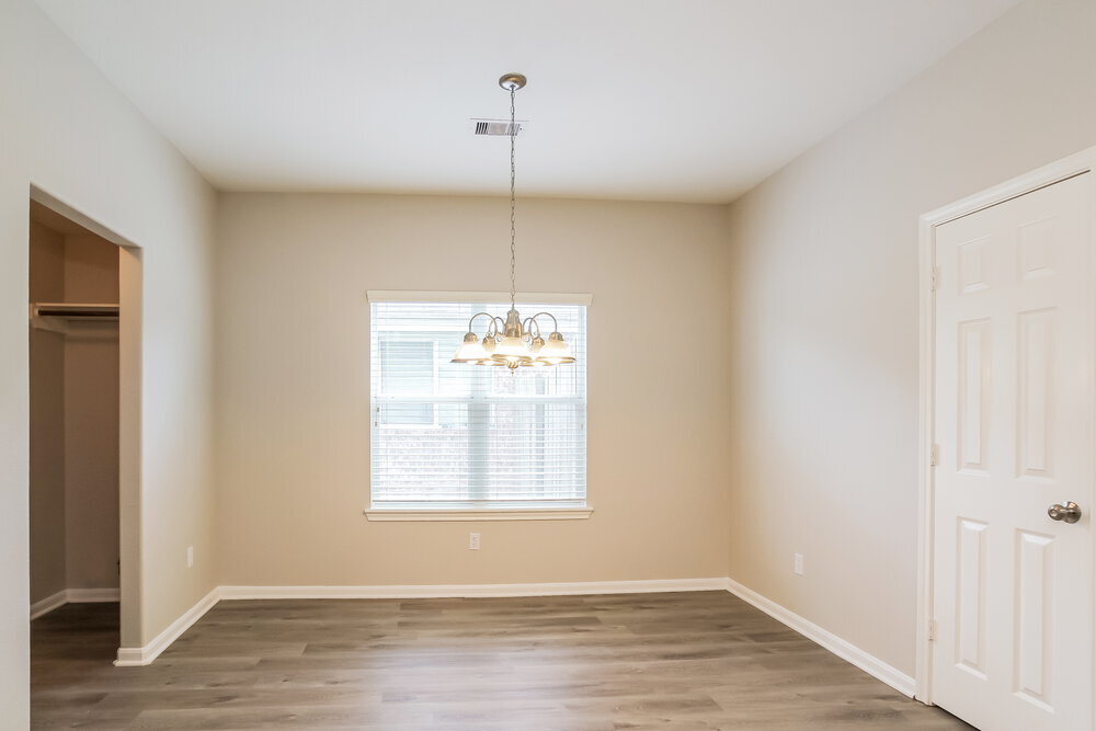 Building Photo - 985 Oak Falls Dr