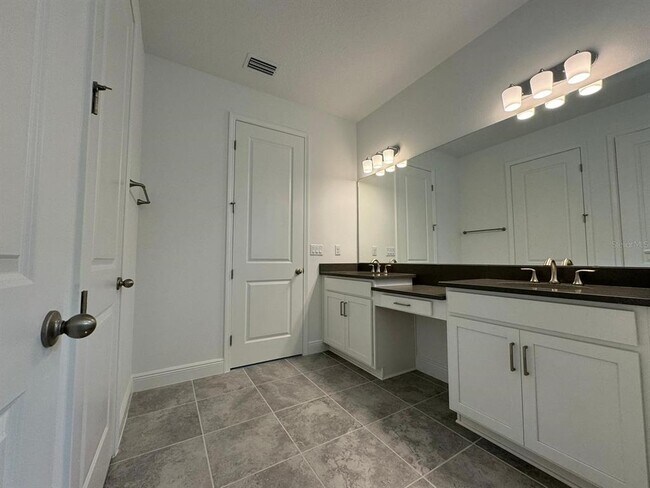 Building Photo - 2041 Axel St