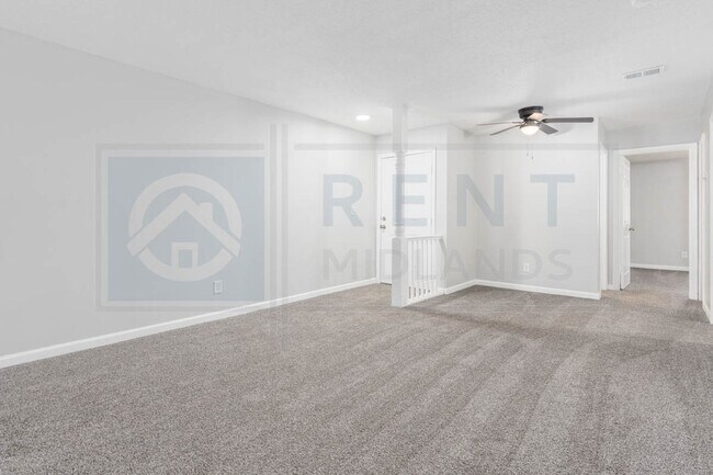 Building Photo - Newly Renovated 2 Bedroom Apartments Near I-26 and Costco!