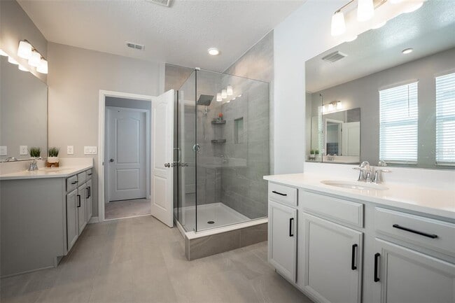 Building Photo - 12749 Brodlove Ln