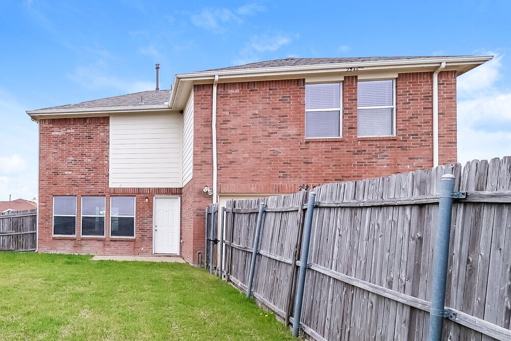 Building Photo - 2246 Midbury Dr