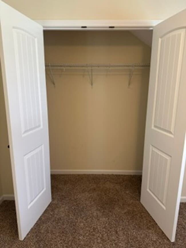 Building Photo - Maryville 37803 - 3 bedroom 2.5 bath home - Call Debra Johnson (865) 591-8281