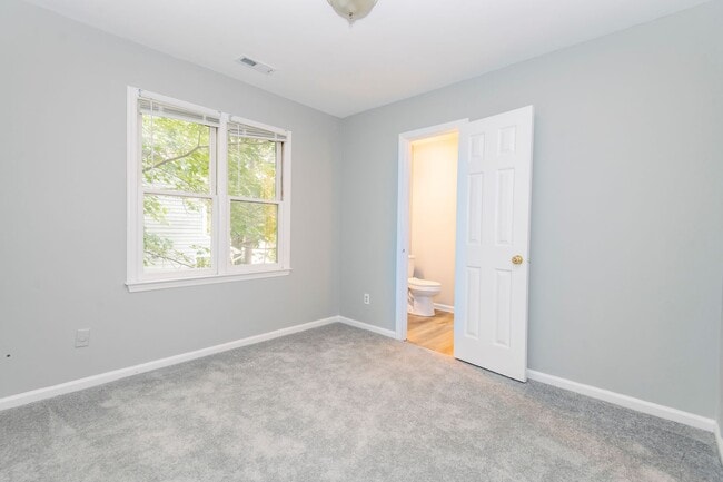 Building Photo - Spacious and conveniently located 3-bedroom, 2.5-bath duplex in Southwest Raleigh!