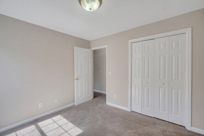 Building Photo - 125 Hopeland Dr