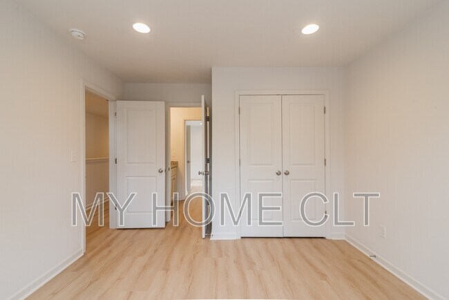 Building Photo - 2719 Capitol Dr