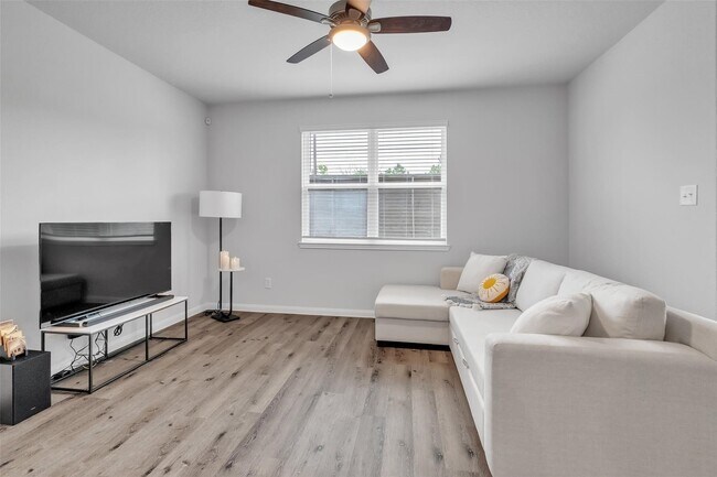 Building Photo - 24902 Landolfi Dr