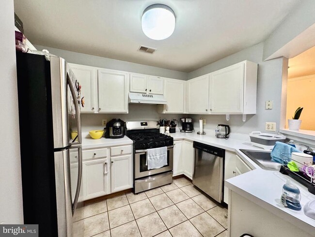 Building Photo - 13105 Millhaven Pl