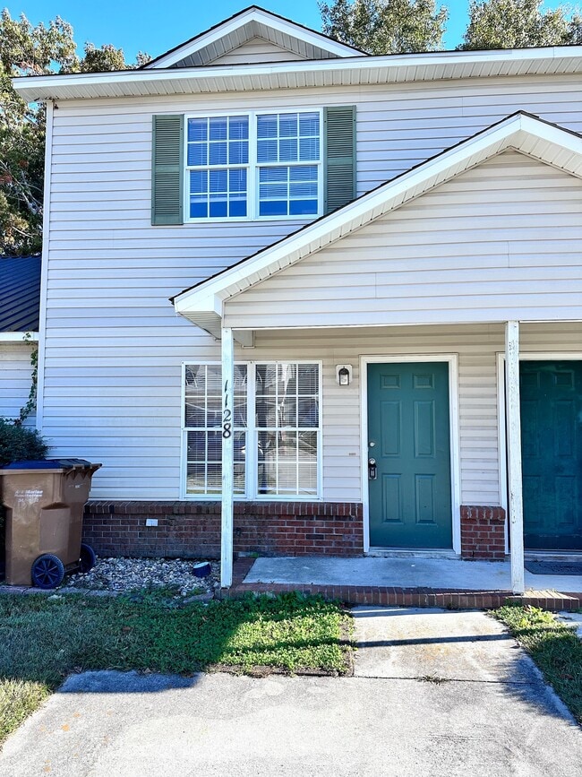 Building Photo - 1128 Pueblo Dr