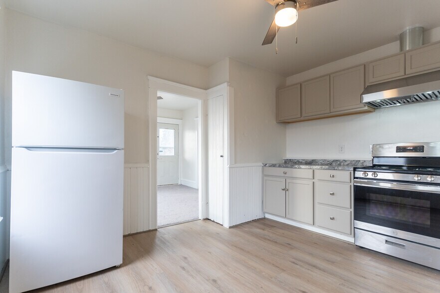 Kitchen - 643 Rathbun St