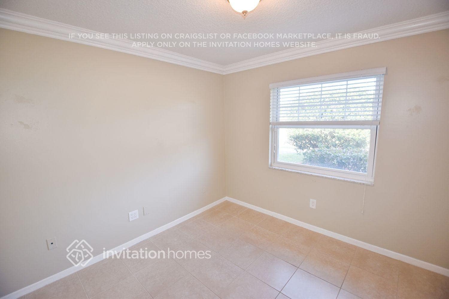 Building Photo - 1231 Essex Dr