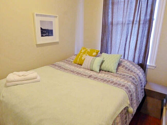 Building Photo - North End 2 bed....