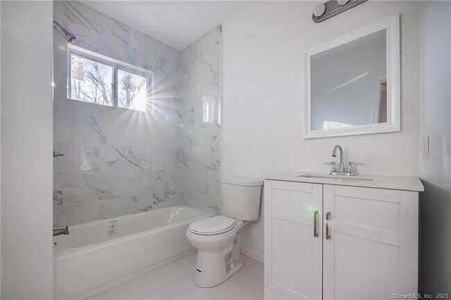 Building Photo - 340 Pleasantview Ave