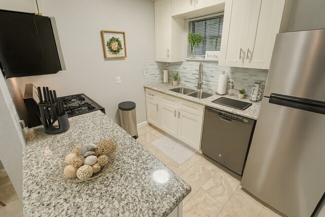 Building Photo - 3316 N MacGregor Way