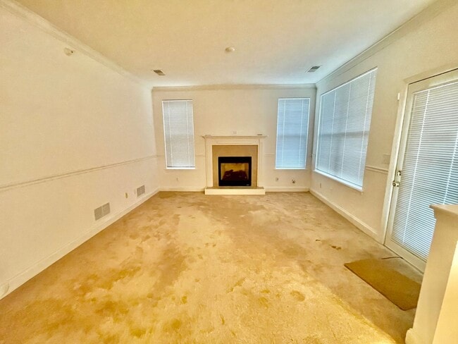 Building Photo - 2 bed 2 bath- Adams Point