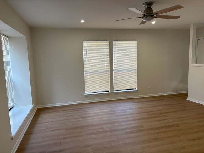 Building Photo - D.Schrager Properties5 (6009 Shadow Valley Cv)