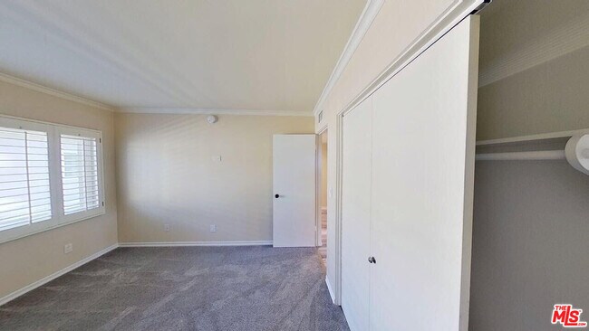 Building Photo - 4754 La Villa Marina