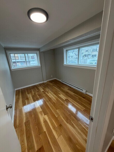 Building Photo - 23 Roughan St