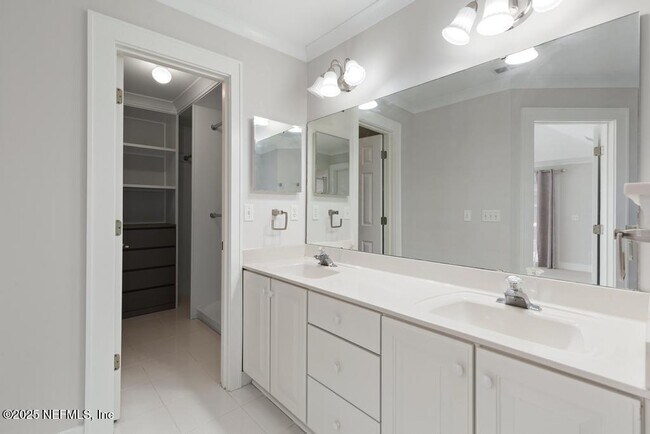 Building Photo - 744 Dewdrop Loop