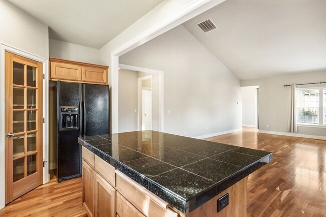 Building Photo - 19415 S W Laurelhurst Way