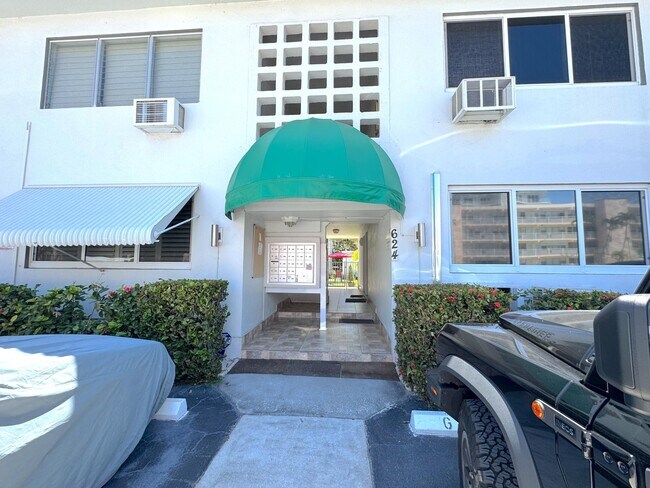 Building Photo - 624 Antioch Ave