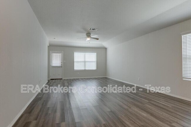 Building Photo - 242 Holland Pk