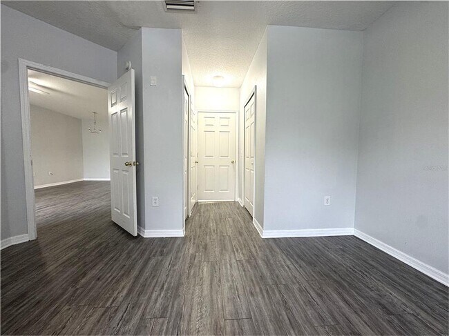 Building Photo - 9621 Lakedale Way