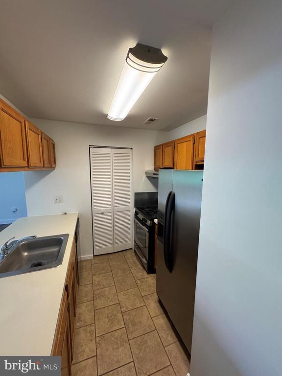 Building Photo - 1303 Hickory Cir