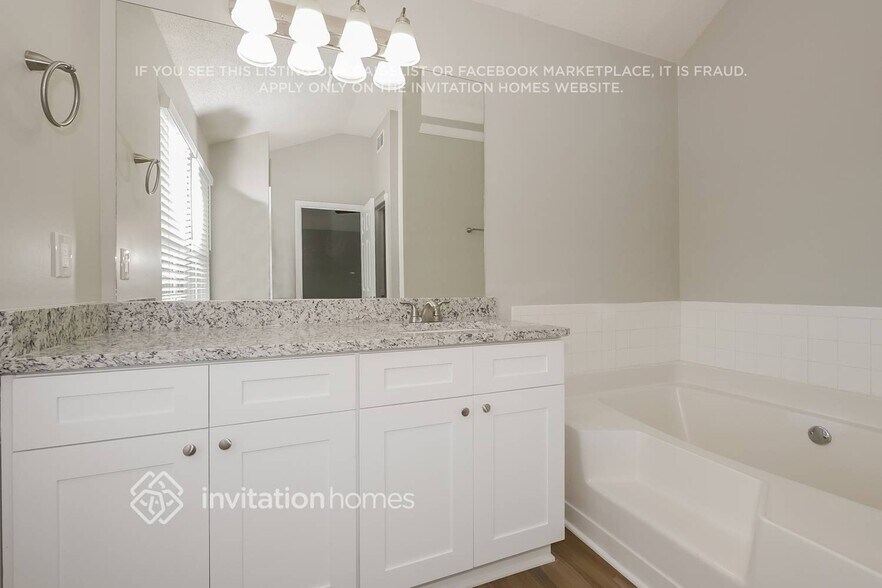 Building Photo - 162 Stillwood Dr