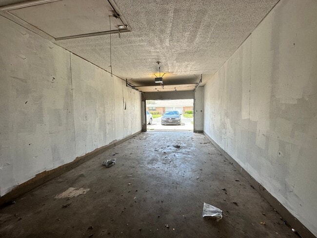 Building Photo - 2 bed unit okc