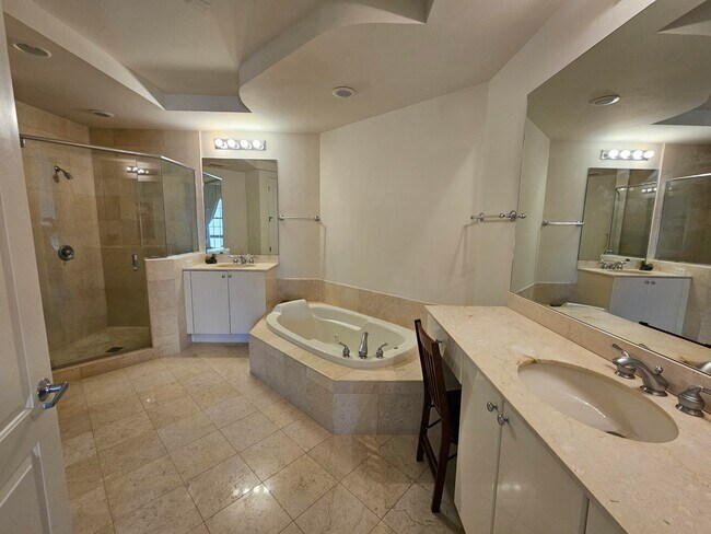 Building Photo - 801 S Olive Ave