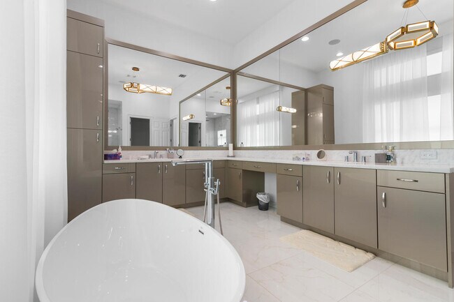 Building Photo - 17297 Ponte Chiasso Dr