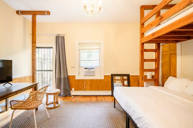 window air-conditioning - 134 Coles St