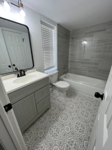 Building Photo - 2306 Wild Olive Ct