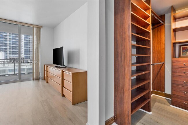 Building Photo - 3535 S Ocean Dr